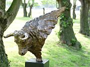 Taurus-stier is een bronzen beeld van een stier | bronzen beelden en tuinbeelden, figurative bronze sculptures van Jeanette Jansen |